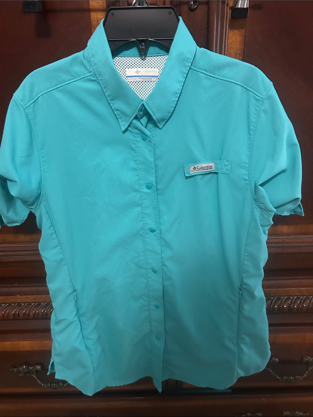 Columbia Woman’s Teal Short-Sleeve Button-Down Shirt